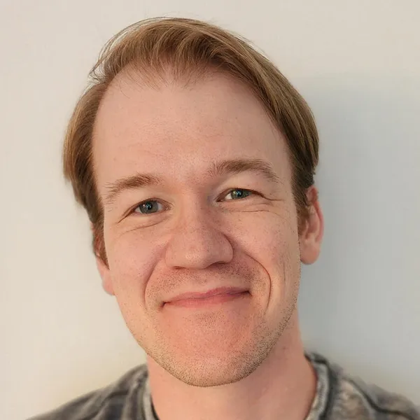 Charlie Roman headshot